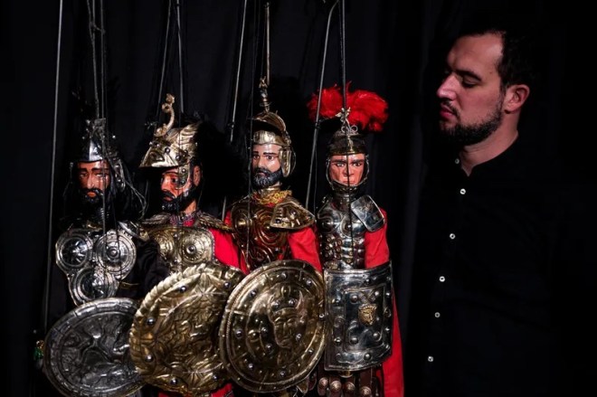 Girolamo and 4 puppets